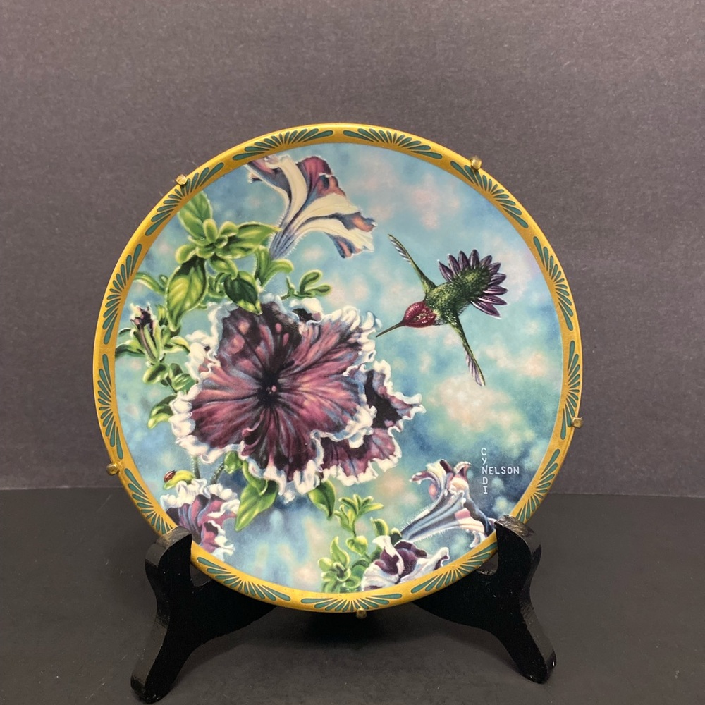 Floral Decorative Plate with Hummingbird Design